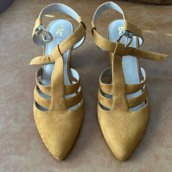 Soft yellow suede heels - Picture 4 of 4
